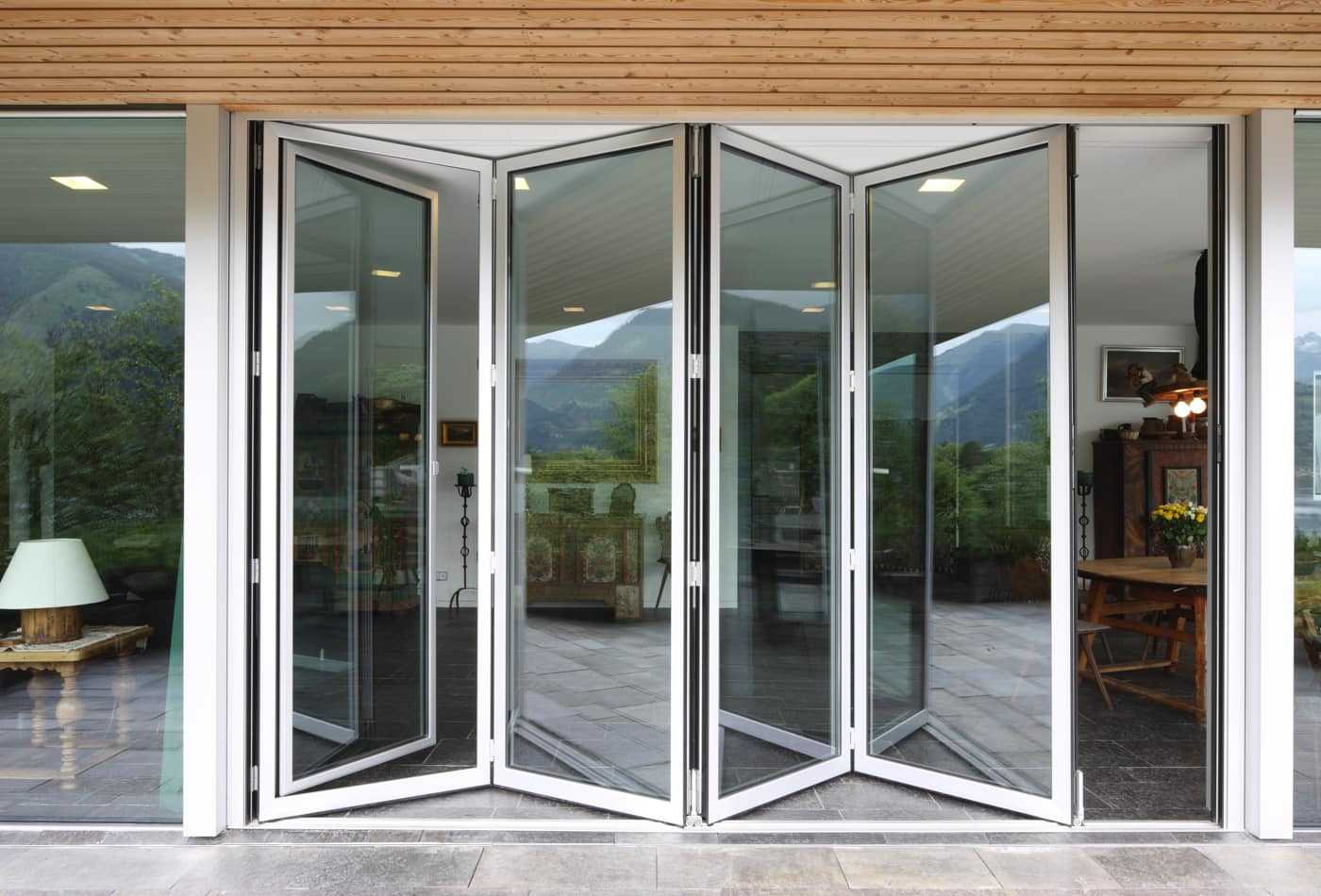 Складные двери из алюминия и стекла: в чем уникальность?