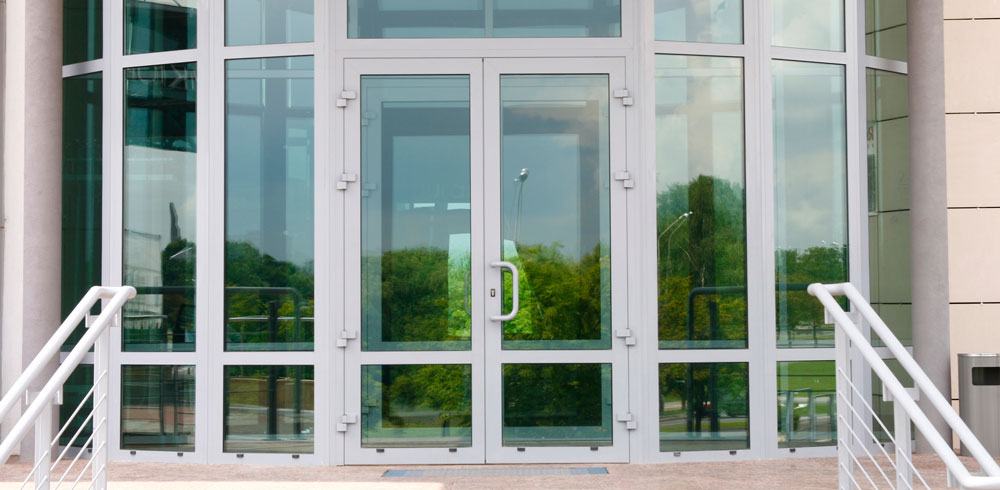 Алюминиевые двери со стеклом выбор профиля